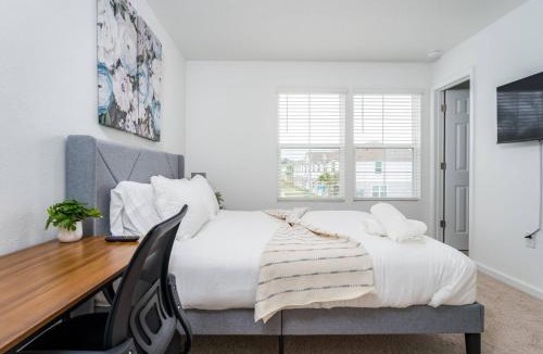 Baymeadows House | Stylish & Chic 2BR Townhome | Close 2 Bch.