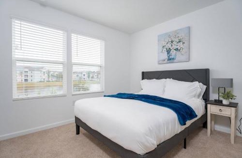 Baymeadows House | Stylish & Chic 2BR Townhome | Close 2 Bch.