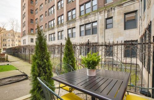 Edgewater Beach House | Stylish Chicago Retreat: Walk to Loyola University
