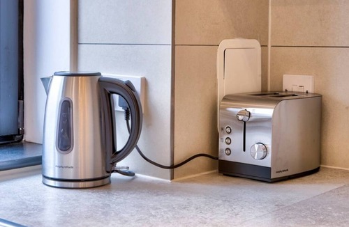 Bonnington Apartment | Stylish City Centre Apartment for Two