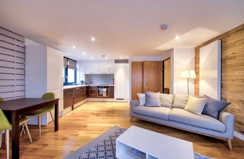 Bonnington Apartment | Stylish City Centre Apartment for Two