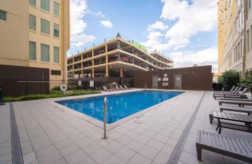 Downtown Dallas Apartment | Stylish City Loft Downtown