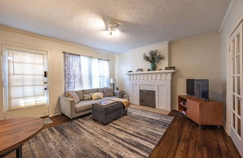 Clintonville Apartment | Stylish Clintonville Stay Free Parking