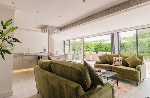 Bourton-on-the-Hill Cottage | Stylish Converted Barn - The Barn at High Gables