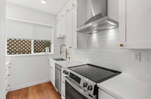 North End House | Stylish Coach House in Walkable Proctor District