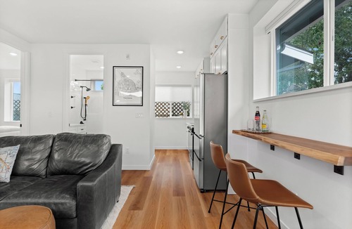 North End House | Stylish Coach House in Walkable Proctor District