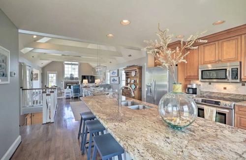 Buck Island House | Stylish Coastal Hm~Walk to Beach