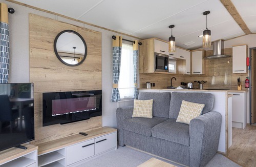 Holywell House | Stylish Comfort 2 (Pet)