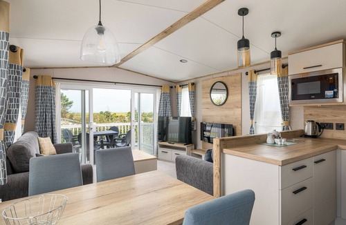 Holywell House | Stylish Comfort 2 (Pet)