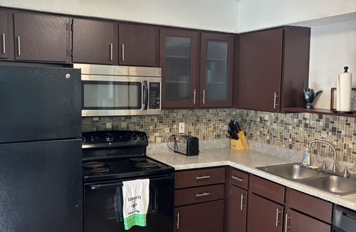 North Arlington Apartment | Stylish Comfort in Arlington’s Entertainment District!