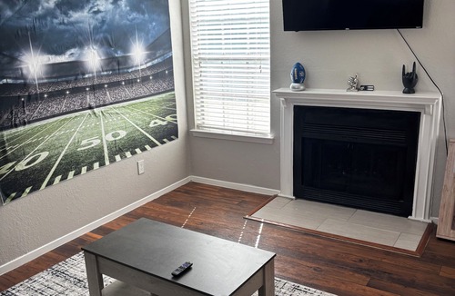 North Arlington Apartment | Stylish Comfort in Arlington’s Entertainment District!