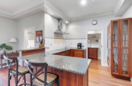 Benalla House | Stylish, comfortable and well located home