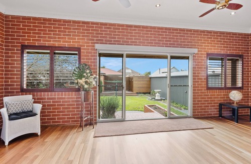 Benalla House | Stylish, comfortable and well located home