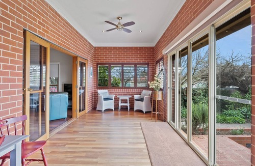 Benalla House | Stylish, comfortable and well located home