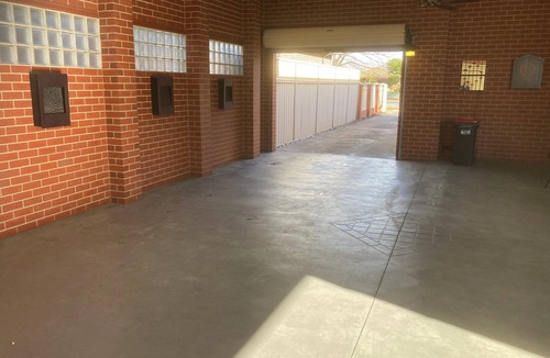 Benalla House | Stylish, comfortable and well located home