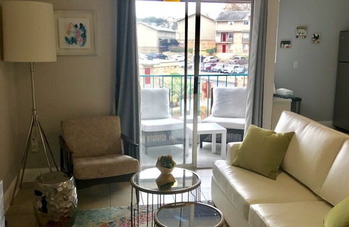 East Riverside - Oltorf Apartment | Stylish, comfortable close to Downtown, close to Town Lake