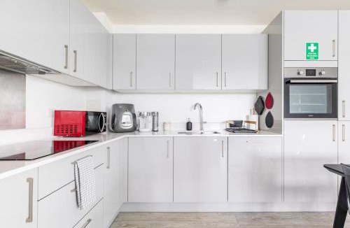 South Harrow Apartment | Stylish & Comfortable Top-Floor Flat in Harrow