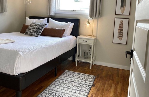 Rapid City House | Stylish & Comfortable 3 Queen Beds - Minutes from Downtown