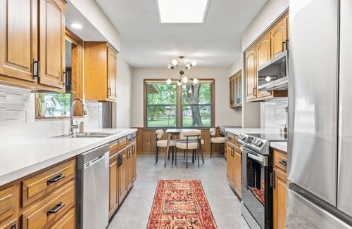 Springfield House | Stylish & Comfortable 4-bedroom Retreat in safe and quiet Southside Springfield