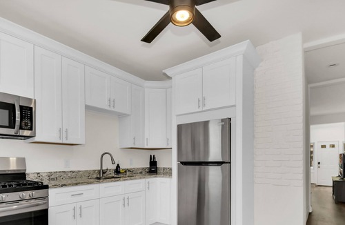 Brighton Park House | Stylish & Comfy Stay Close to Downtown