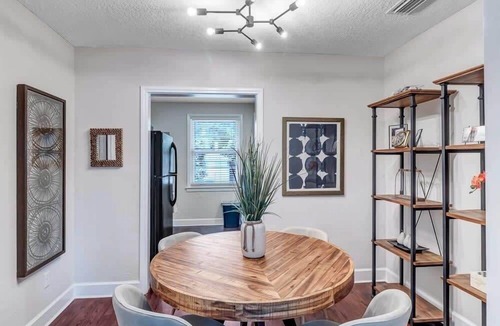 San Marco Condo | Stylish Condo - 2 block from San Marco