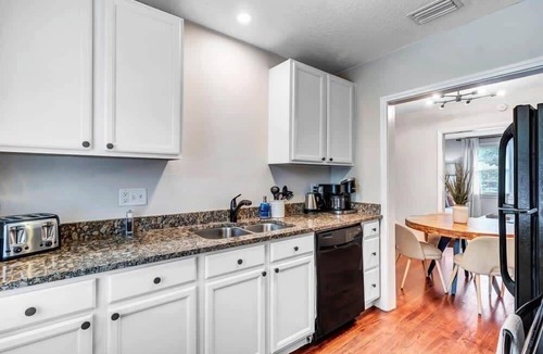 San Marco Condo | Stylish Condo - 2 block from San Marco