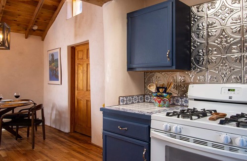 Santa Fe Condo | Stylish Condo in Trendy Baca Railyard District-A/C~PET FRIENDLY