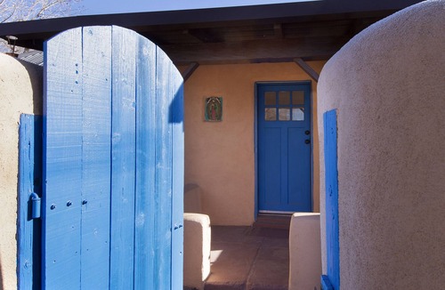 Santa Fe Condo | Stylish Condo in Trendy Baca Railyard District-A/C~PET FRIENDLY