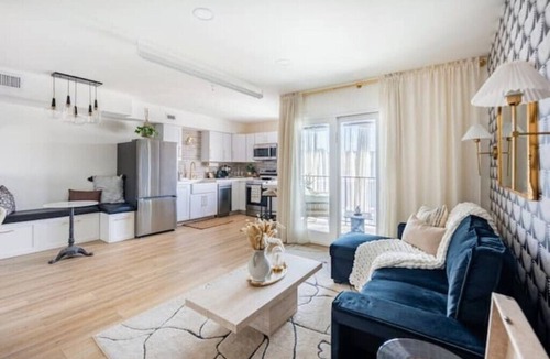 East Riverside - Oltorf Apartment | Stylish Condo Minutes from Downtown, SoCo, & Lake!