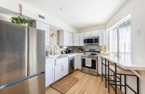 East Riverside - Oltorf Apartment | Stylish Condo Minutes from Downtown, SoCo, & Lake!