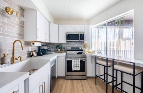 East Riverside - Oltorf Apartment | Stylish Condo Minutes from Downtown, SoCo, & Lake!