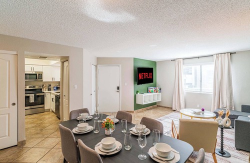 Cox Heights Apartment | Stylish Condo: Pool, Gym, Balcony, Parking, W/D