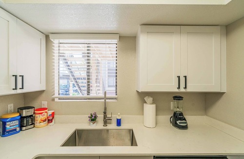 Cox Heights Apartment | Stylish Condo: Pool, Gym, Balcony, Parking, W/D