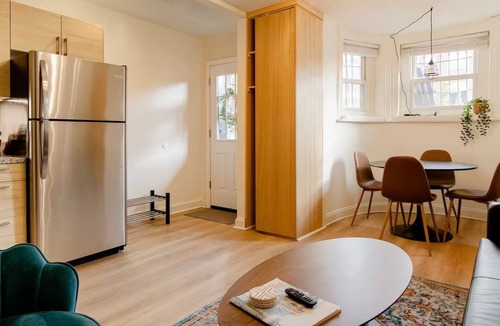 Cardozo Condo | Stylish Condo w/Patio in Historic U St Rowhouse