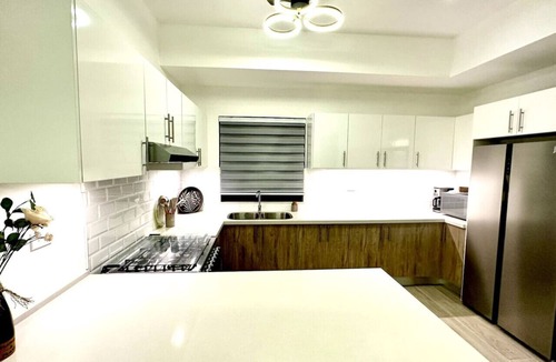 La Ceiba Apartment | Stylish Condo with TreeTops and Ocean Views