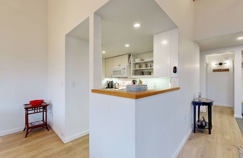 Warren Condo | Stylish condo with WFH loft, steps to shuttle, Bridges Resort pools