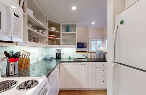Warren Condo | Stylish condo with WFH loft, steps to shuttle, Bridges Resort pools