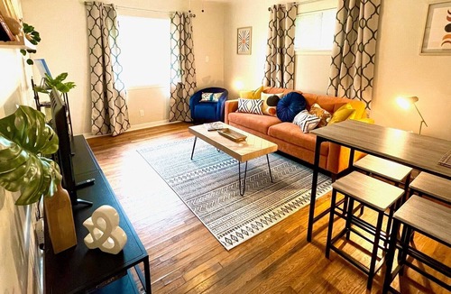 Northside Cottage | Stylish Cottage 304 - Free Parking - Self Check-in