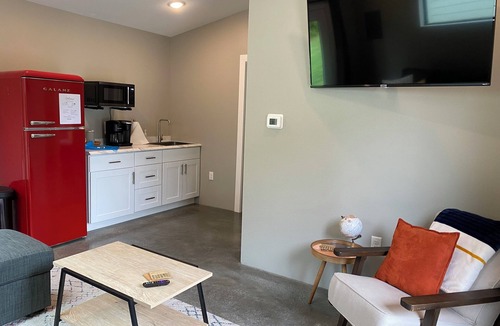 Mount Vernon Cottage | Stylish Cottage located in downtown Mount Vernon!