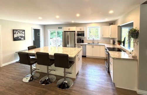 Lion's Head House | Stylish cottage near Lake Huron with Hot Tub