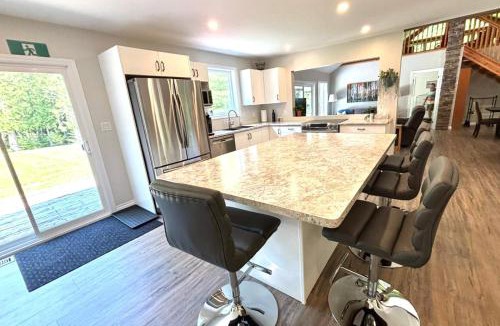 Lion's Head House | Stylish cottage near Lake Huron with Hot Tub