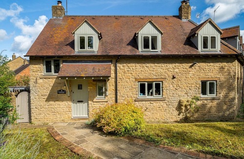 Bicester House | Stylish Cottage | Peaceful Rural Retreat - Pass The Keys