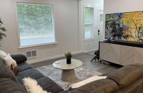 Dupont Apartment | Stylish, Cozy 1BD/1BA 3Min->JBLM