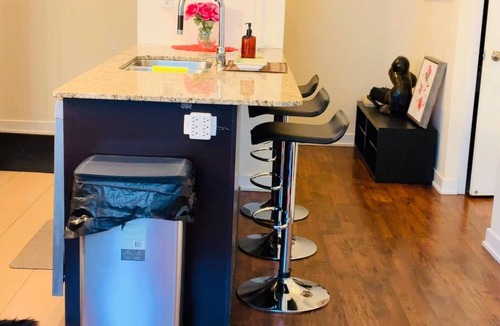 Downtown Mississauga Condo | Stylish Cozy 1bedroom Condo in Square one Centre