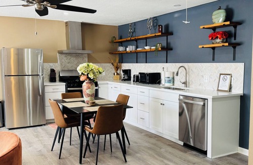 Stafford House | Stylish Cozy 2-bedroom Duplex in enjoyable Stafford with WiFi, AC, Smart TVs
