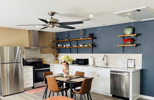 Stafford House | Stylish Cozy 2-bedroom Duplex in enjoyable Stafford with WiFi, AC, Smart TVs