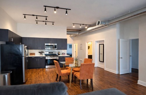 Near South Side Apartment | Stylish Cozy 3BR Smoking Friendly Unit Near McCormick Place & Museum Campus