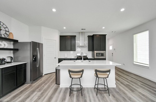Southeast Houston House | Stylish & Cozy 4 Beds - Near Downtown W/Backyard