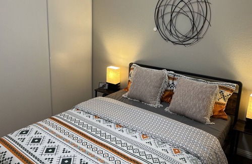 East San Jose House | Stylish & Cozy ~ 5★ Location ~ Lush Backyard ~ Pkg