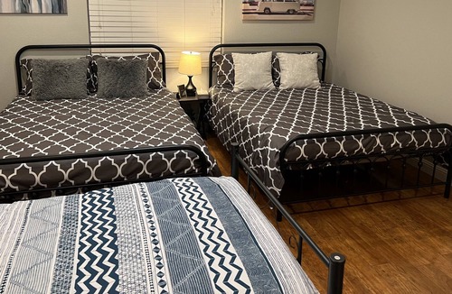 East San Jose House | Stylish & Cozy ~ 5★ Location ~ Lush Backyard ~ Pkg